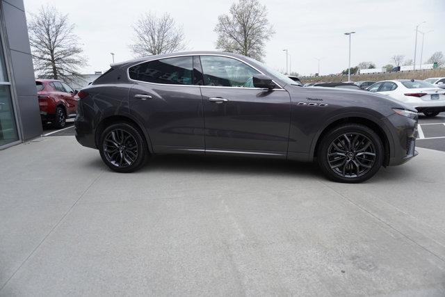 Photo of 2022 Grigio Maratea Metallic Maserati Levante