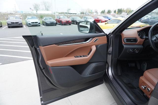 Photo of 2022 Grigio Maratea Metallic Maserati Levante