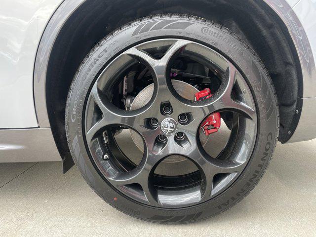 Photo of 2024 Moonlight Gray Metallic Alfa Romeo Stelvio