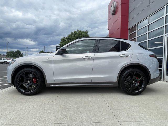Photo of 2024 Moonlight Gray Metallic Alfa Romeo Stelvio
