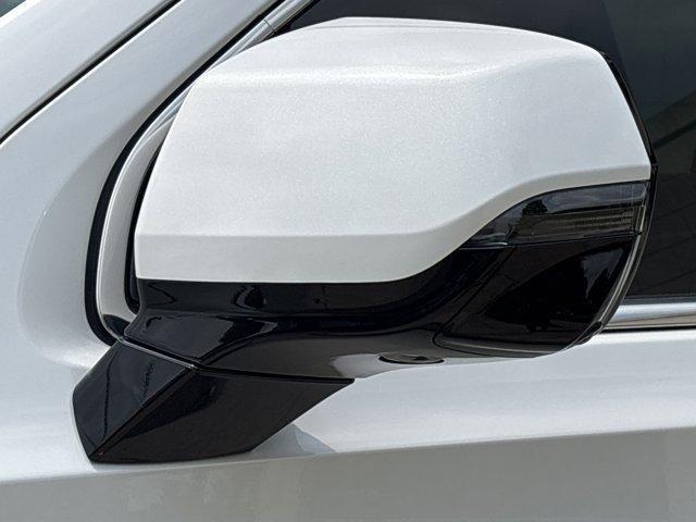 Photo of 2023 White Frost Tri-Coat GMC Yukon