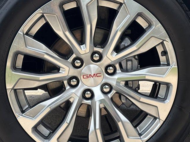 Photo of 2023 White Frost Tri-Coat GMC Yukon