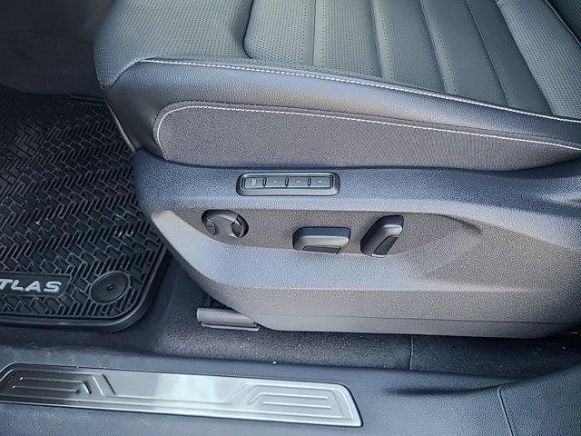 Photo of 2025 Pure Gray Volkswagen Atlas