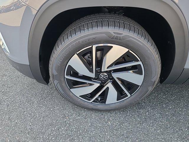 Photo of 2025 Pure Gray Volkswagen Atlas
