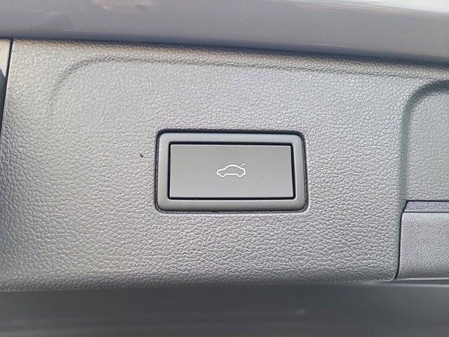 Photo of 2025 Pure Gray Volkswagen Atlas