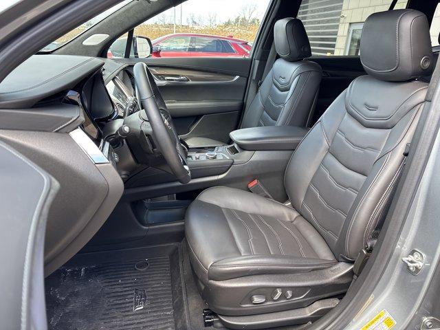 Photo of 2024 Silver Metallic Cadillac XT6