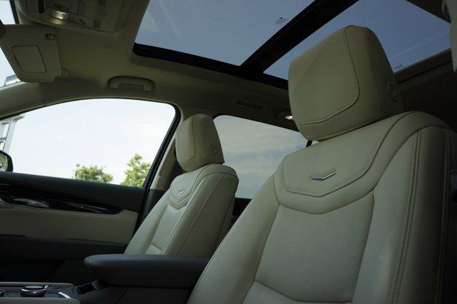Photo of 2024 Emerald Cadillac XT6