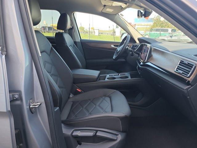 Photo of 2024 Silver Bird Metallic Volkswagen Atlas