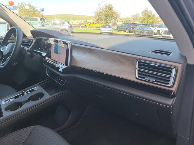 Photo of 2024 Silver Bird Metallic Volkswagen Atlas