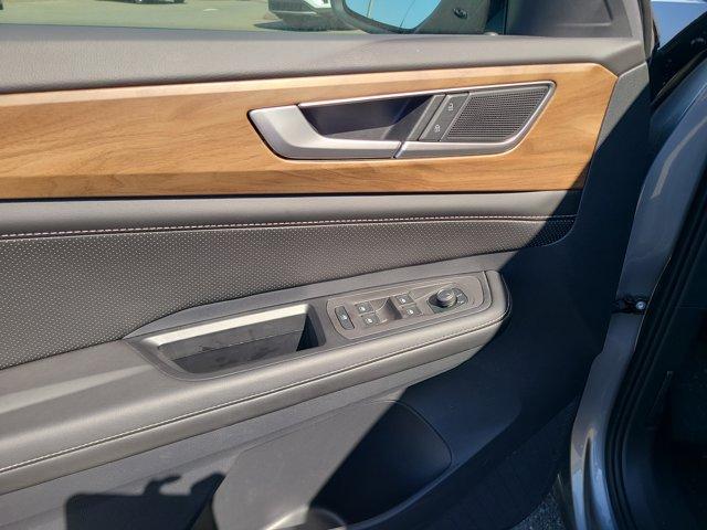 Photo of 2024 Silver Bird Metallic Volkswagen Atlas