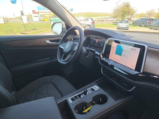 Photo of 2024 Silver Bird Metallic Volkswagen Atlas