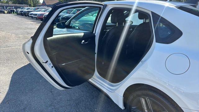 Photo of 2021 White Kia Forte