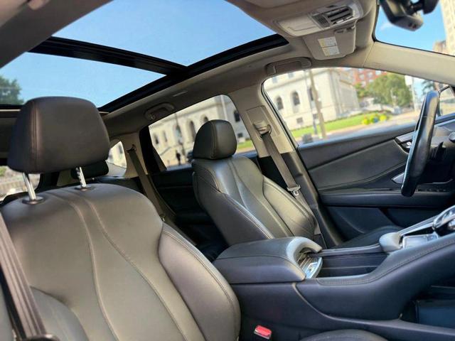 Photo of 2021 White Acura RDX