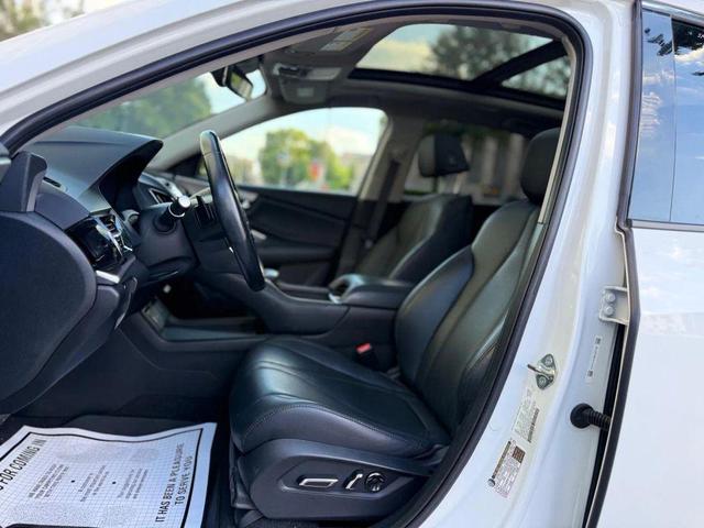 Photo of 2021 White Acura RDX