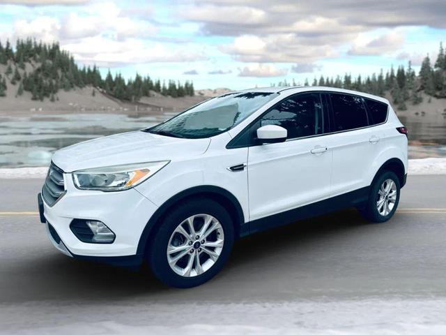 Photo of 2017 White Ford Escape