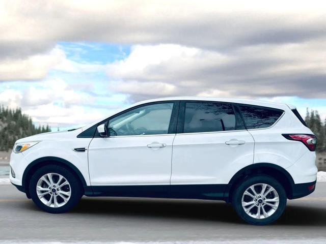 Photo of 2017 White Ford Escape