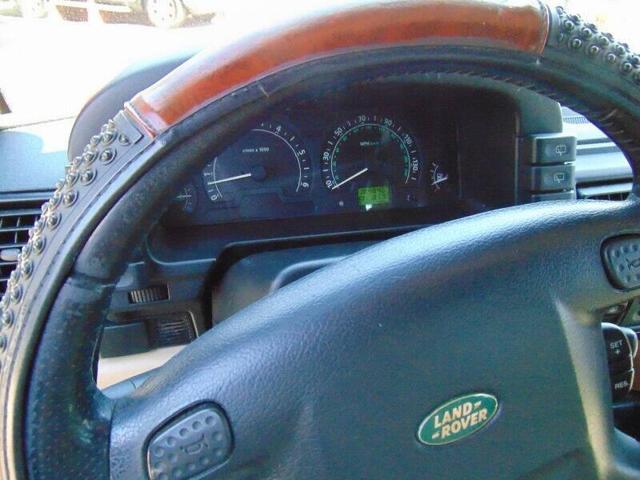 Photo of 2003 Orange Land Rover Discovery
