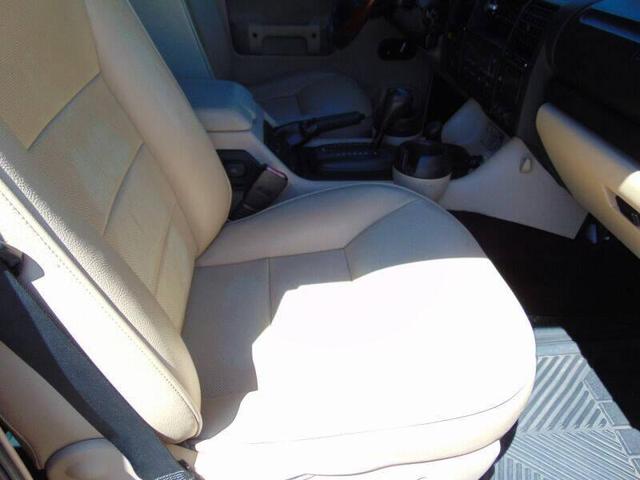 Photo of 2003 Orange Land Rover Discovery