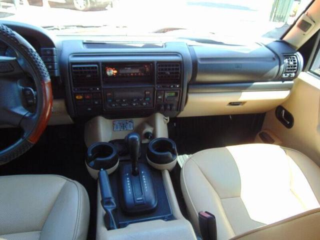 Photo of 2003 Orange Land Rover Discovery