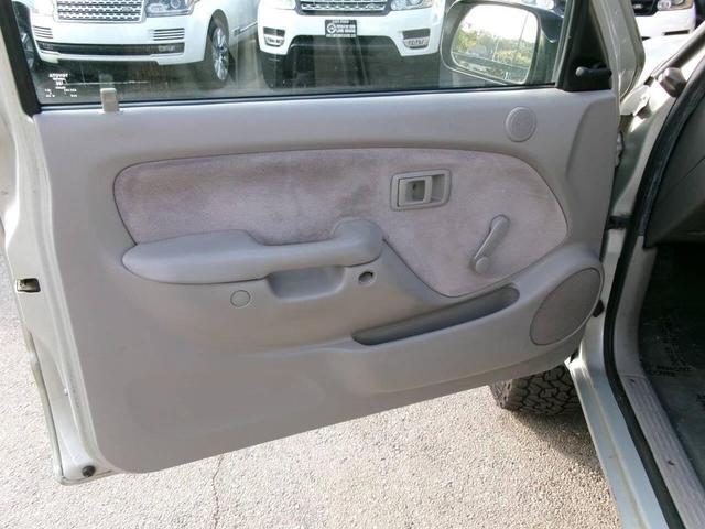Photo of 2003 Lunar Mist Metallic Toyota Tacoma