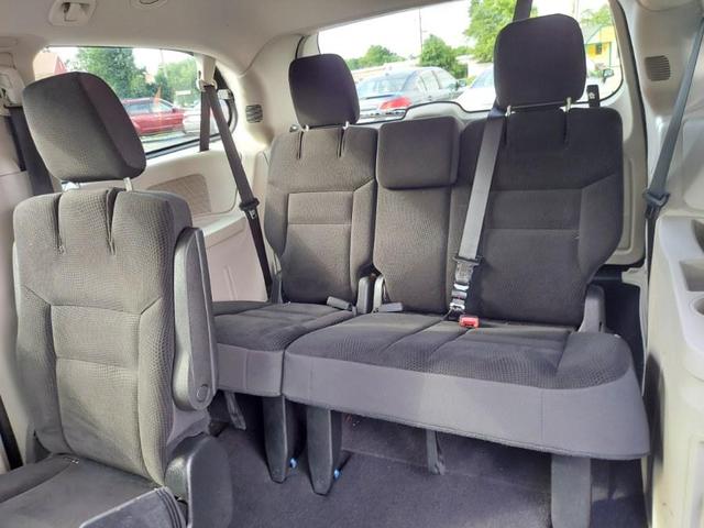 Photo of 2019 Indigo Blue Clearcoat Dodge Grand Caravan