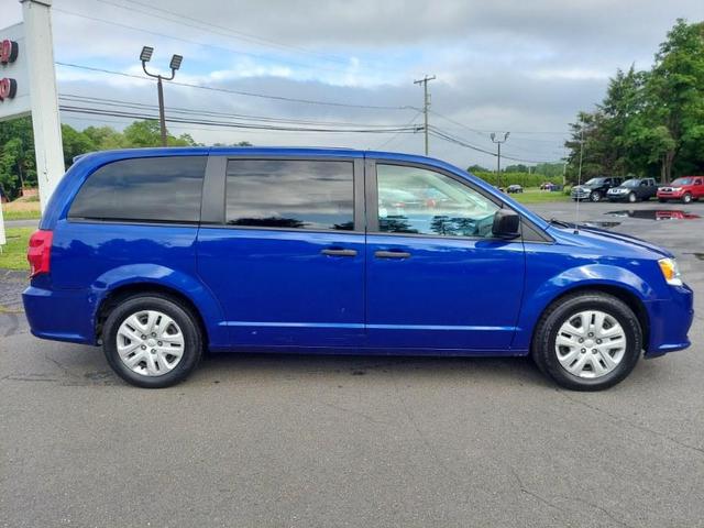 Photo of 2019 Indigo Blue Clearcoat Dodge Grand Caravan