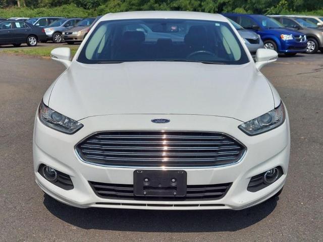 Photo of 2016 White Ford Fusion