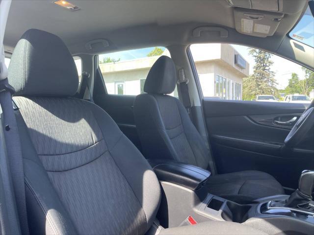 Photo of 2017 Gray Nissan Rogue