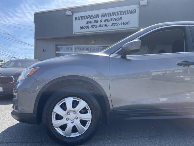 Photo of 2017 Gray Nissan Rogue