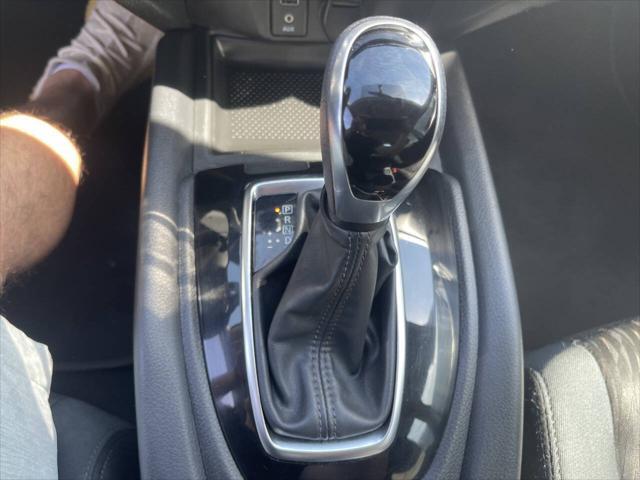 Photo of 2017 Gray Nissan Rogue