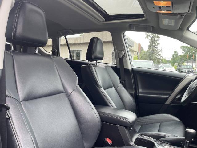 Photo of 2018 White Toyota RAV4
