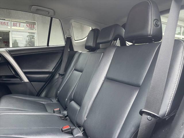 Photo of 2018 White Toyota RAV4