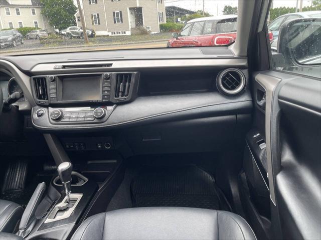 Photo of 2018 White Toyota RAV4