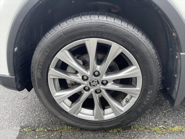 Photo of 2018 White Toyota RAV4