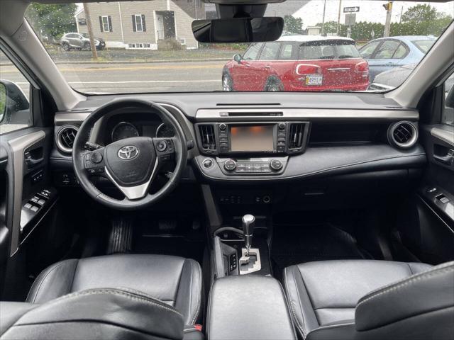 Photo of 2018 White Toyota RAV4