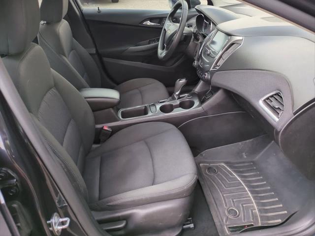 Photo of 2016 Blue Ray Metallic Chevrolet Cruze