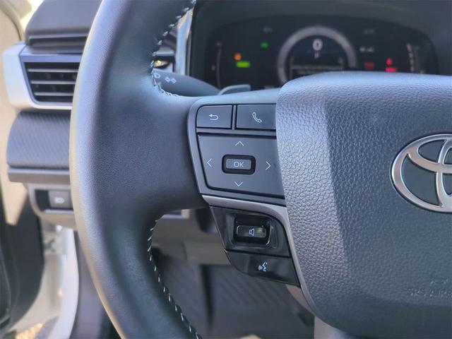 Photo of 2025 Ice Cap Toyota Camry