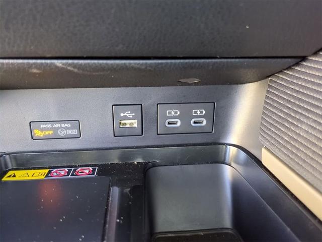 Photo of 2025 Ice Cap Toyota Camry