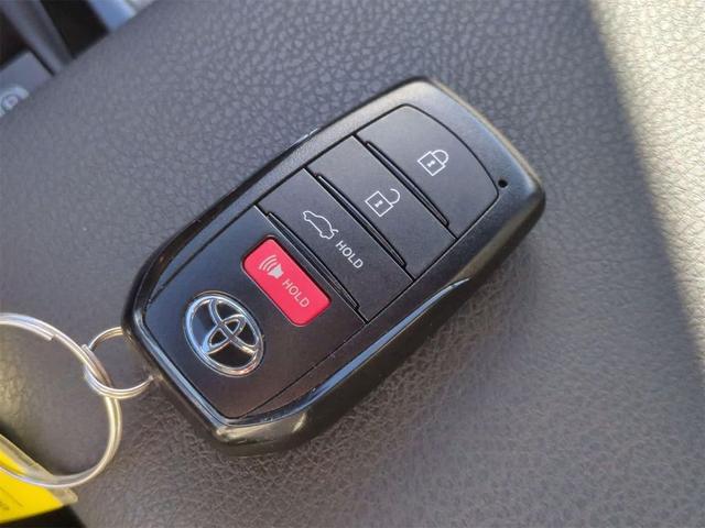 Photo of 2025 Ice Cap Toyota Camry