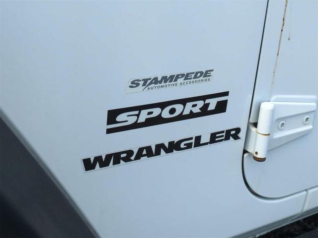 Photo of 2015 Bright White Jeep Wrangler