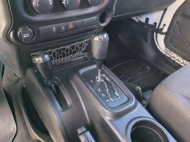 Photo of 2015 Bright White Jeep Wrangler