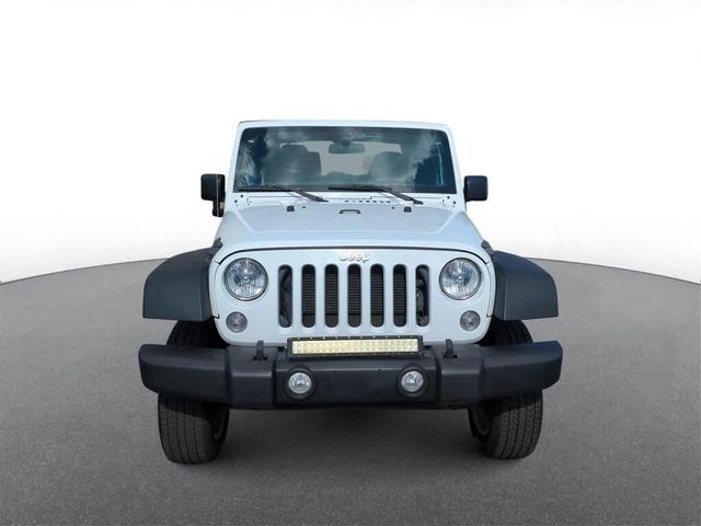 Photo of 2015 Bright White Jeep Wrangler