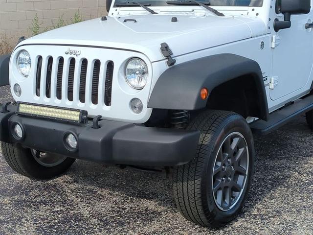 Photo of 2015 Bright White Jeep Wrangler