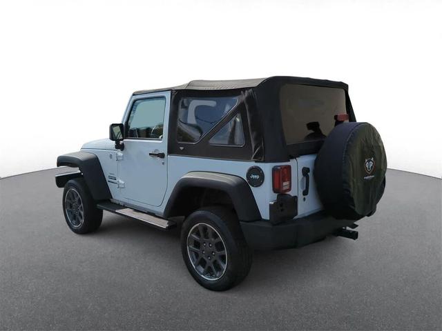 Photo of 2015 Bright White Jeep Wrangler