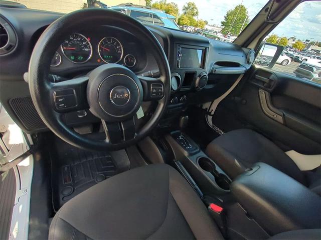 Photo of 2015 Bright White Jeep Wrangler