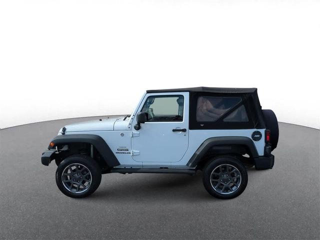 Photo of 2015 Bright White Jeep Wrangler
