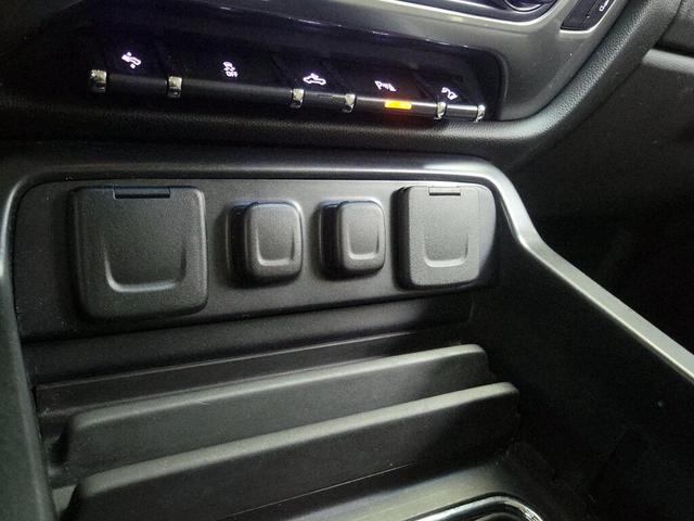 Photo of 2015 White Chevrolet Silverado 1500