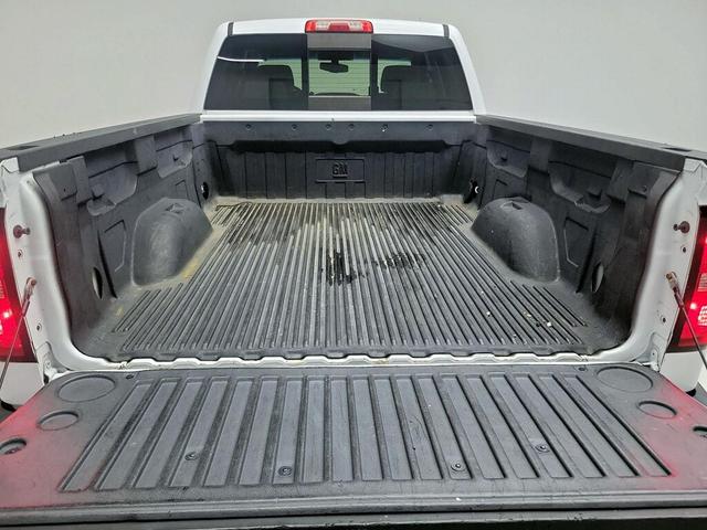 Photo of 2015 White Chevrolet Silverado 1500