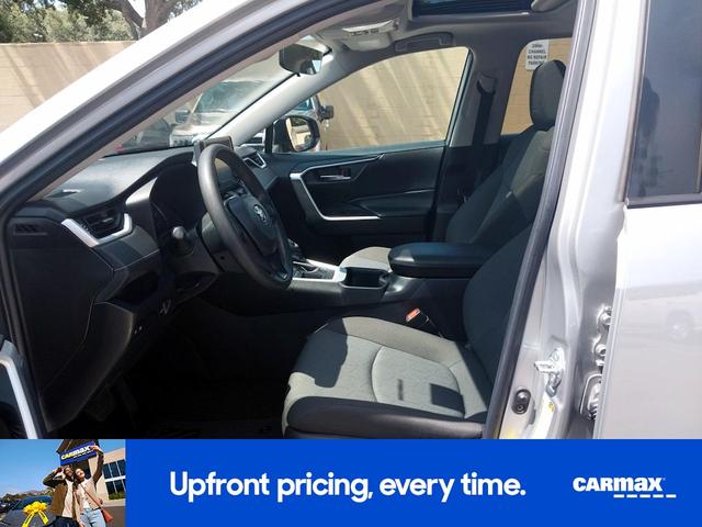 Photo of 2022 Silver Toyota RAV4