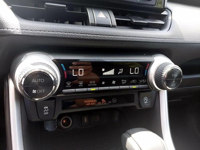 Photo of 2022 Silver Toyota RAV4